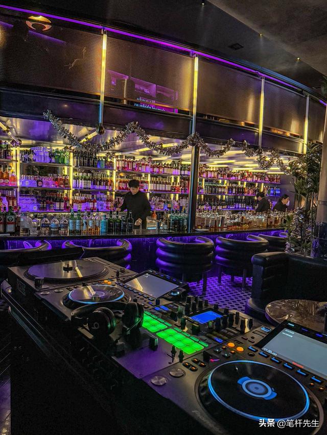 酒吧偶遇结奇缘！2 位姑娘划艇 165 天，穿越 1.2 万公里太平洋