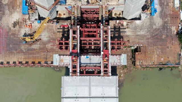 世界第一跨，“空中搭积木”！