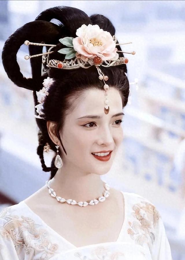 何晴病逝，邻居送终：晚年的真相，打了多少不婚女的脸？