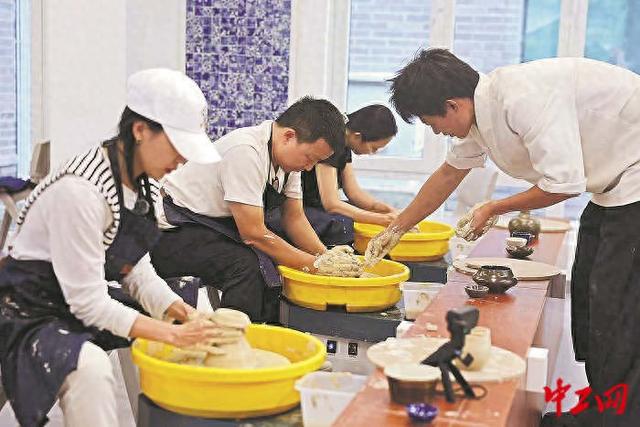 非遗工坊迎客来