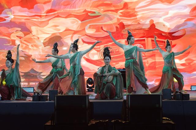 "霓裳焕彩惠动神都！”洛阳老城汉服六重礼9月上线