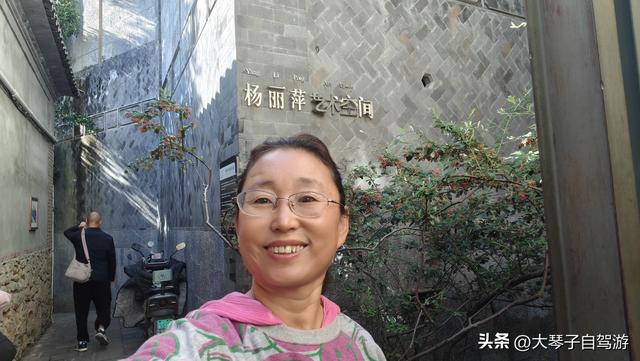 从柴米油盐到诗和远方：探访杨丽萍太阳宫，窥见两种人生！