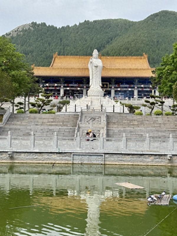 游览青州市知名景点龙兴寺