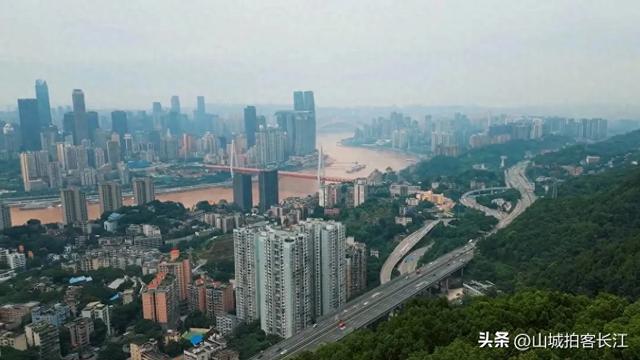 重庆头号袖珍镇,地处山城核心区,境内网红打卡点备受争议?