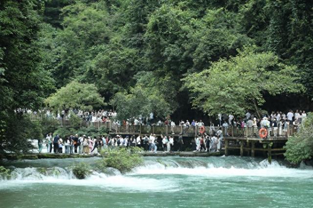 超25万人次，荔波旅游持续火爆！单日客流刷历史新高