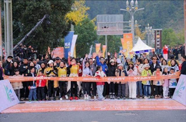2025中国全民健身走（跑）大赛四川达州站落幕 两千余选手巴山大峡谷体验“体育+文旅”盛宴