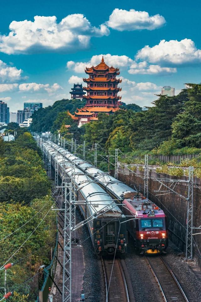 武汉，万箭齐发