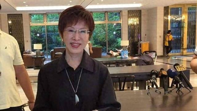 回去就抓捕？洪秀柱专机落地台北，国台办的意思早已经说透