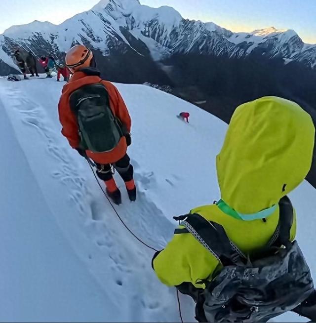 登山协会称甘孜那玛峰雪山滑坠男子遗体已转运下山！进展公布
