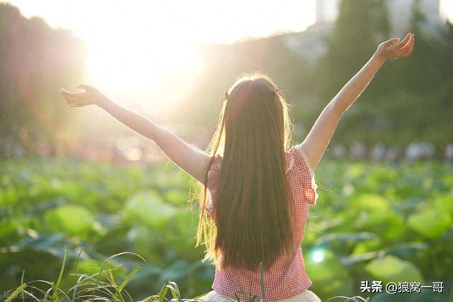 不要和任何人走得太近——记住，是任何人