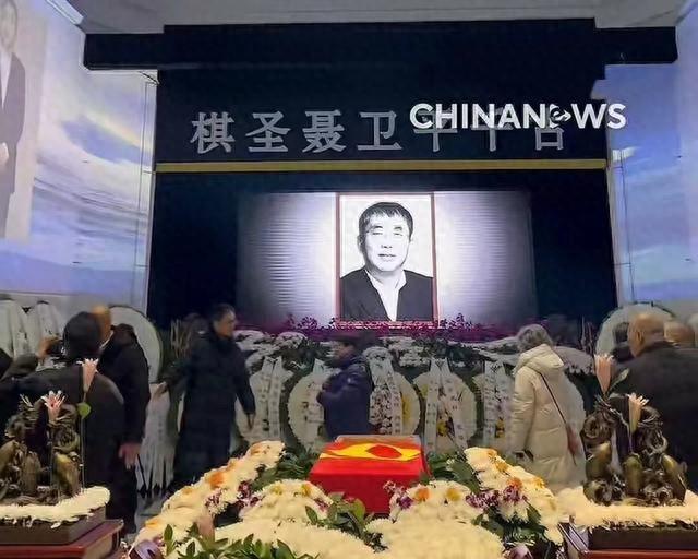 泪目！大雪送别聂卫平，日籍长子痛捧遗像