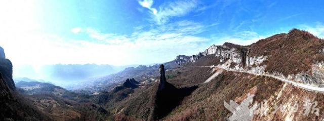 恩施市：朝天雄笋凌冬立 板桥奇景入画来