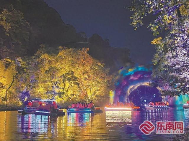 泰宁：“行浸式”夜游，老牌景区新卖点