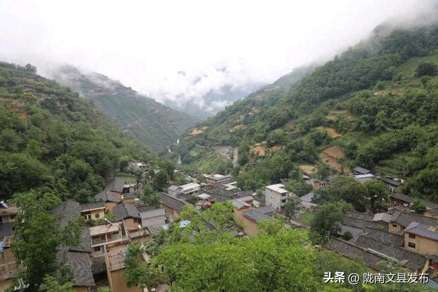 炎炎夏季 来文县铁楼藏族乡享清凉时光
