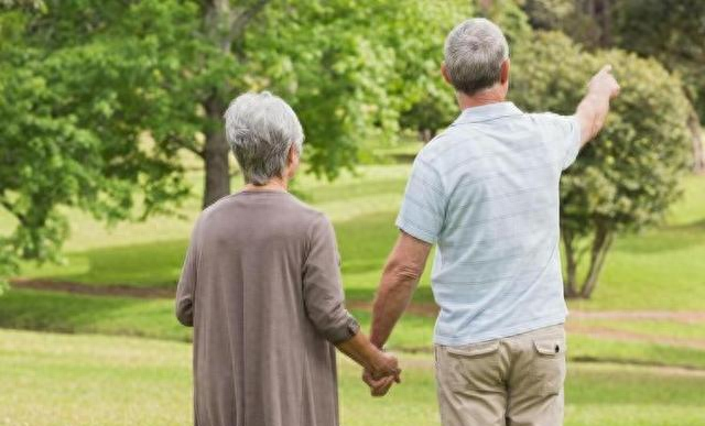 散步半个小时错了？医生提醒：过了60岁，散步要尽量做到这5点