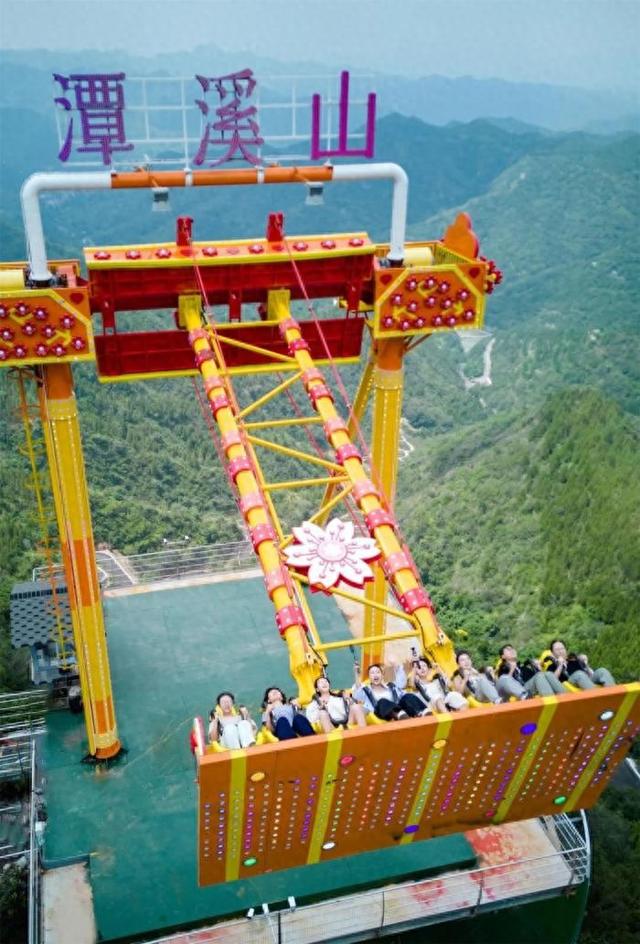 飞跃山川，触摸云端！山东首个悬崖大秋千即将开业！垂直落差110米的尖叫体验！