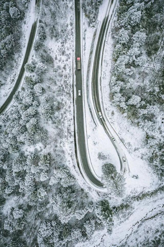 秘境波密：冰川闪耀杉林如画湖景醉人