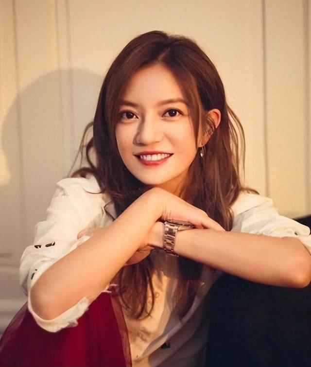 封杀四年，49岁赵薇突传消息，因胃癌去世传闻5个月前就真相大白