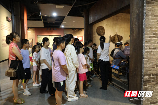 宜章县：暑期“红色游”受追捧