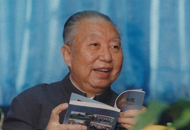 曾有人问华国锋：最满意的一项政绩是什么？他的回答让人有点意外