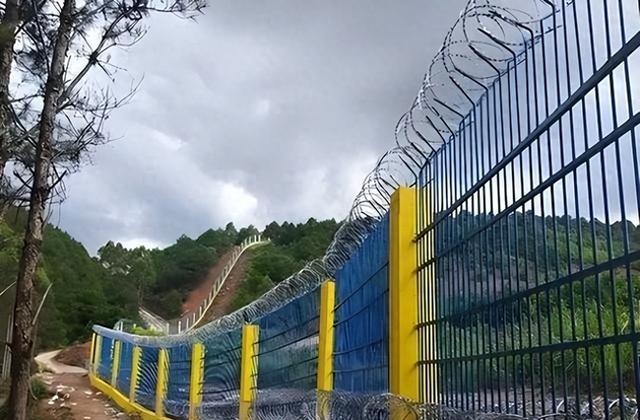 不狠不行的中越边境：数百公里的铁丝网，这下越南人看了都老实了