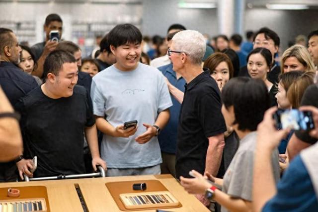 半两财经 | 苹果联手北京安贞医院研究心脏监测，Apple Watch助力房颤与心衰患者管理