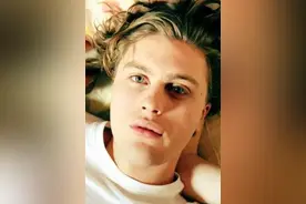 太敢拍了，法国三级大尺度电影《戏梦巴黎》，从艺术中触动心灵。图片