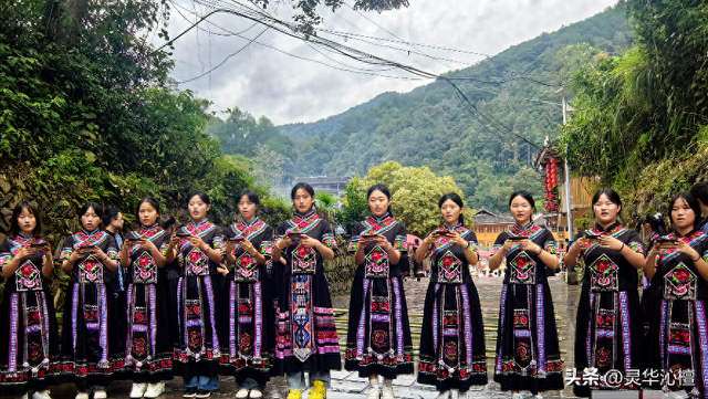 国庆佳节：石阡坪山佛顶山村好戏连台人流如潮