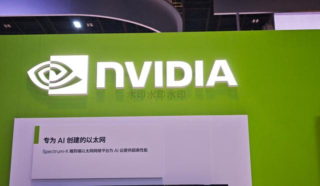 英伟达、AMD恢复向中国销售AI芯片，美国商务部长：中国只能买到英伟达“第四等”货