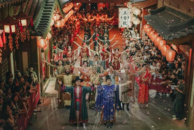 西安长安十二时辰景区大门失火，景区：今日正常营业，游客可预约入园