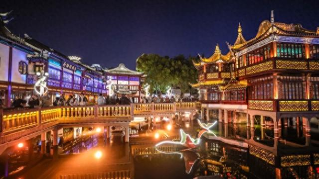 从豫园灯会到灯光秀，老城厢光影流动，编写人文新叙事