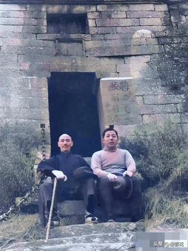 张学良和蒋中正真实模样 这是西安事变前夕他俩一起爬山的真实画面