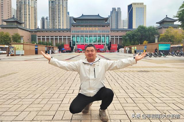 青海省博物馆：参观青海历史文物展