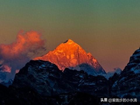 马卡鲁峰：藏于珠峰旁的“黑色巨人”