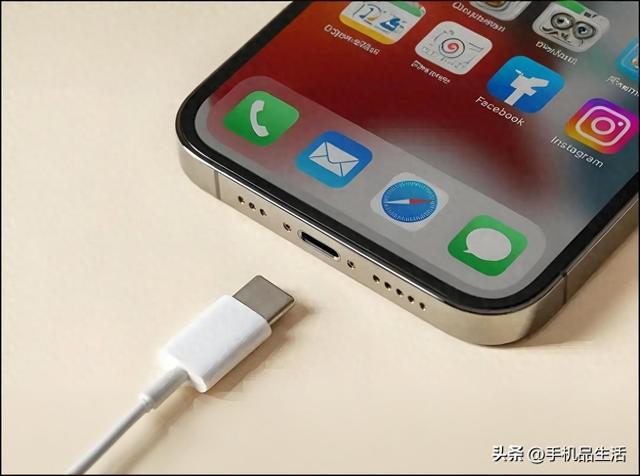 为啥不建议用安卓数据线给苹果iPhone充电呢？看完你就懂了