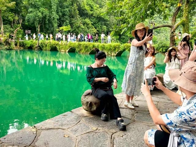 别样的浪漫体验！当绝美山水遇上民俗婚礼