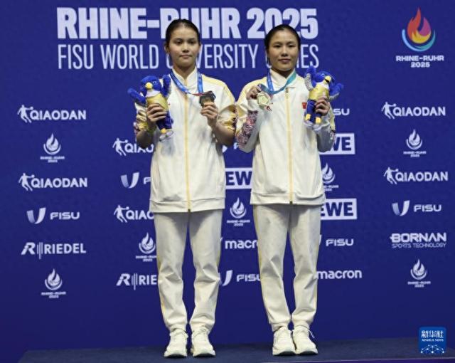 21岁湛江姑娘何妍伟获女双10米台冠军 夺得第32届世界大运会中国代表团首金