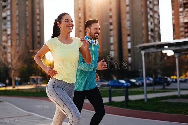 胖女生800米跑步技巧（4 个最佳跑步方法）