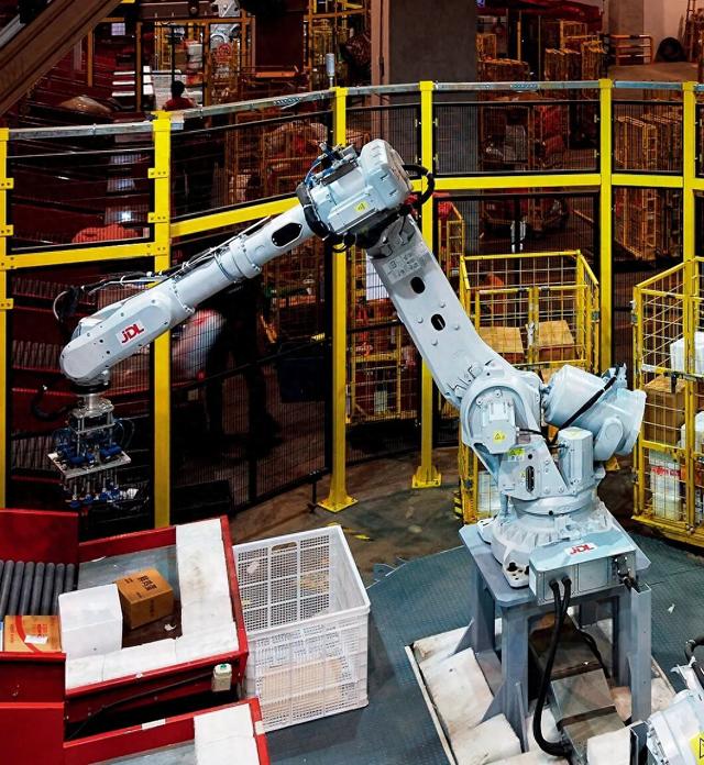 大闸蟹旺季，这些巨头拼了