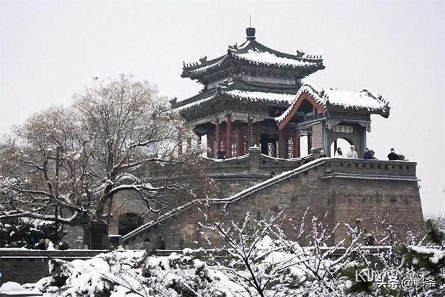 雪落丛台梅更香！