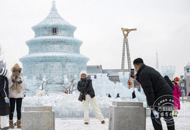 吉镜头｜冰雕祈年殿 “刷屏” 长春！文化广场成全国游客打卡地