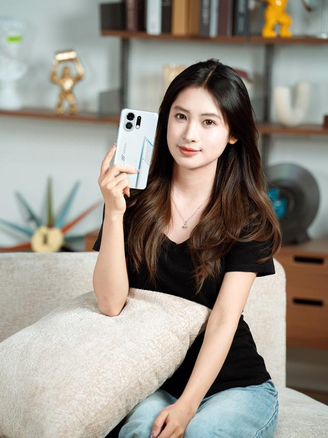 OPPO K13 Turbo Pro「骑士银」图赏来啦！