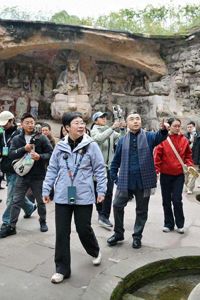 文化中国行｜蒙曼：大足石刻的创新设计，很不可思议！