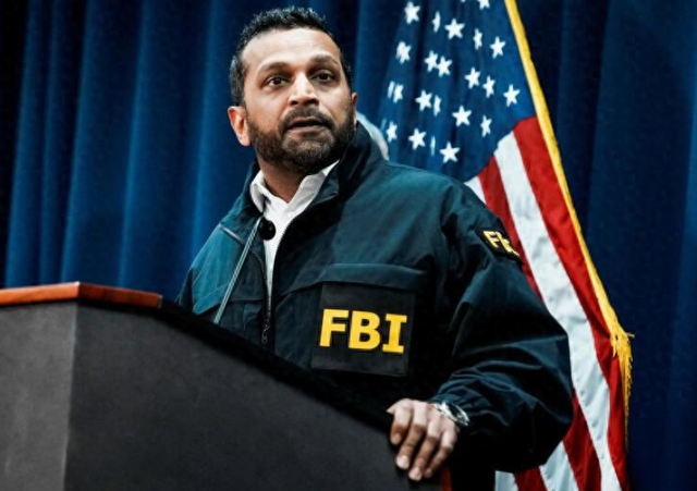 特朗普一刻也等不了！一架专机飞抵北京，这次派的高官，很有讲究