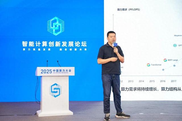 华为星河AI高算效数据中心网络亮相中国算力大会