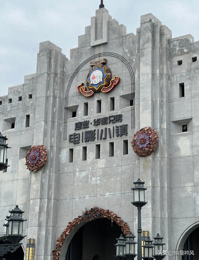小镇黑夜逃生攻略（郑州建业电影小镇一日游攻略穿越电影世界）