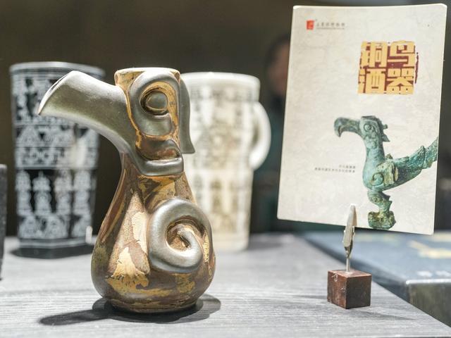 新时代中国调研行之文化中华｜文物的“新展厅”：三星堆文创潮玩的出圈密码