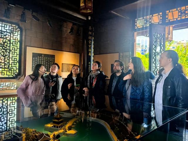 外籍歌唱家打卡甲秀楼 解锁音乐与文化碰撞之美