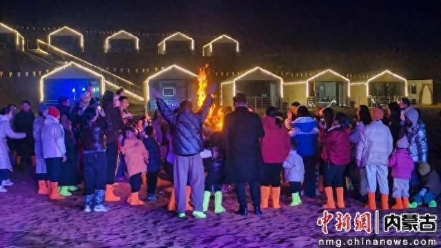 从“一季热”迈向“四季火” 阿拉善孪井滩冬季沙漠旅游热度不减