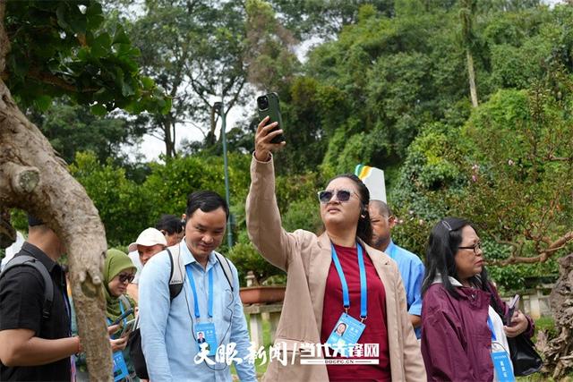 万练飞空、水珠扑面、虹彩环绕！看“亚洲第一瀑”如何征服外媒